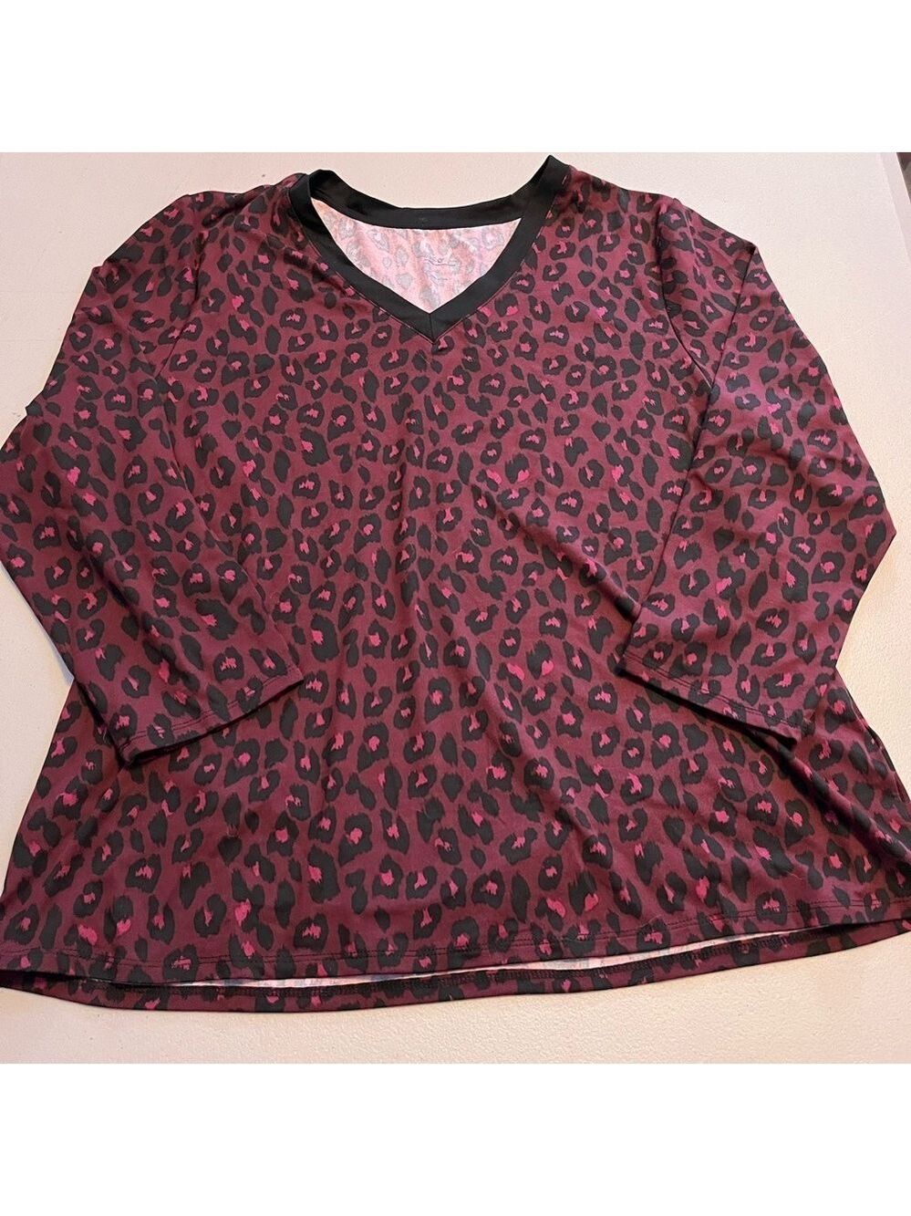 Elizabeth & Clarke Women's Maroon Leopard Print 3/4 Sleeve Top Size M